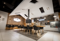 Bí Quyết Chọn Gạch Lát Nền Quán Ăn Bền – Sạch – Ít Trơn Trượt,